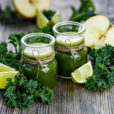 Fresh-kale-juice-with-apple-and-limes